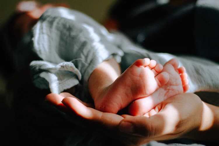 Koronavirüs Yenidoğan Bebeklere Bulaşır mı?